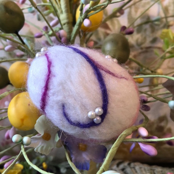 Handmade needle felted Easter egg collectable spring decoration - Picture 2 of 6